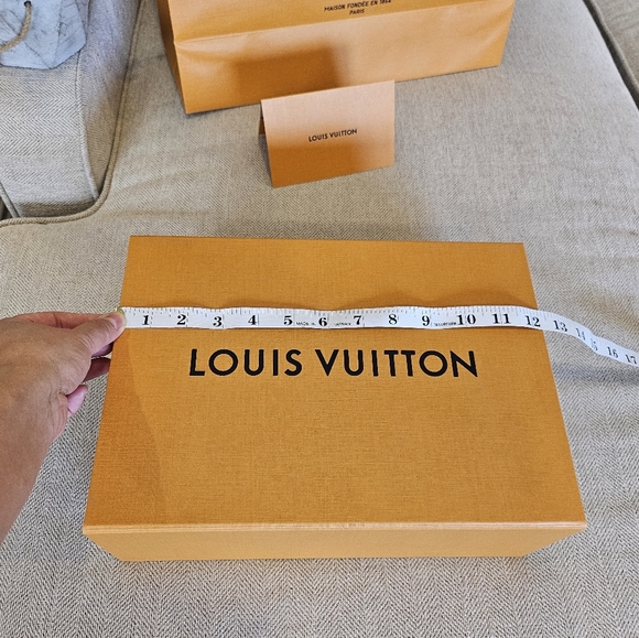 Brand new Louis Vuitton empty gift set - Picture 7 of 16